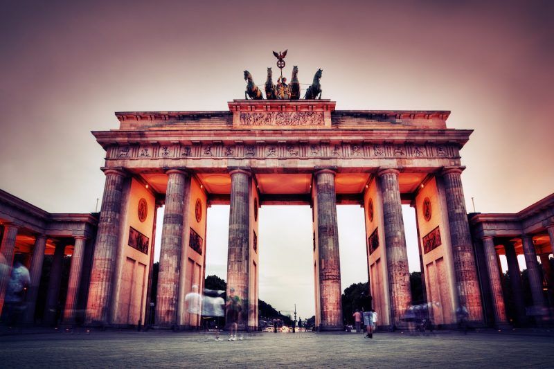 La puerta de Brandenburg en Berlín, Alemania